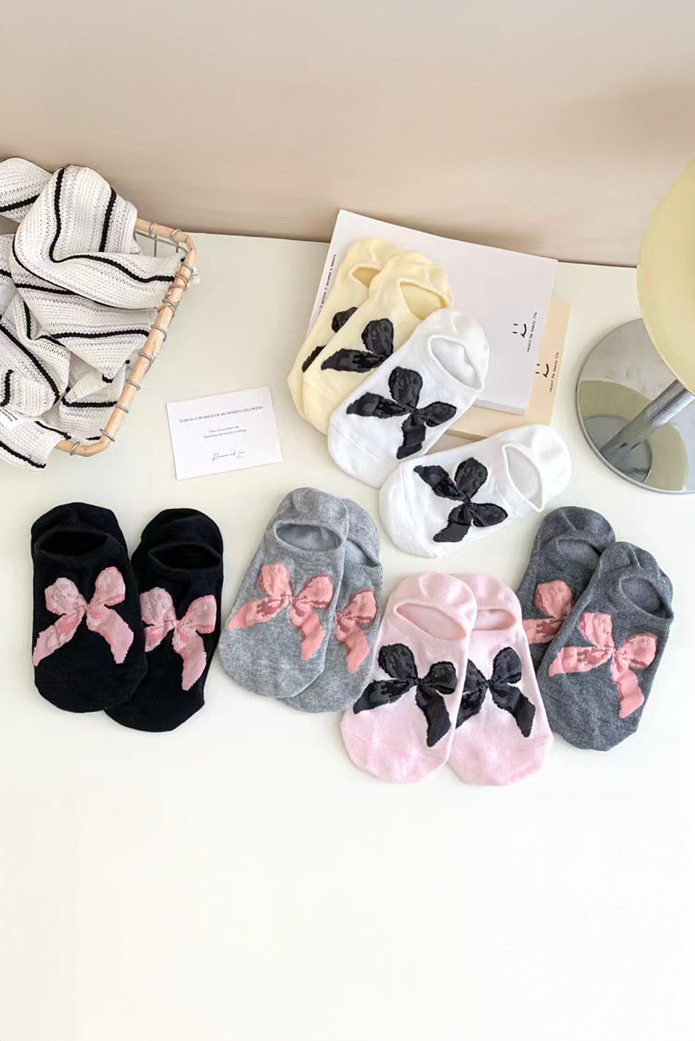 Bow Print Boat Socks