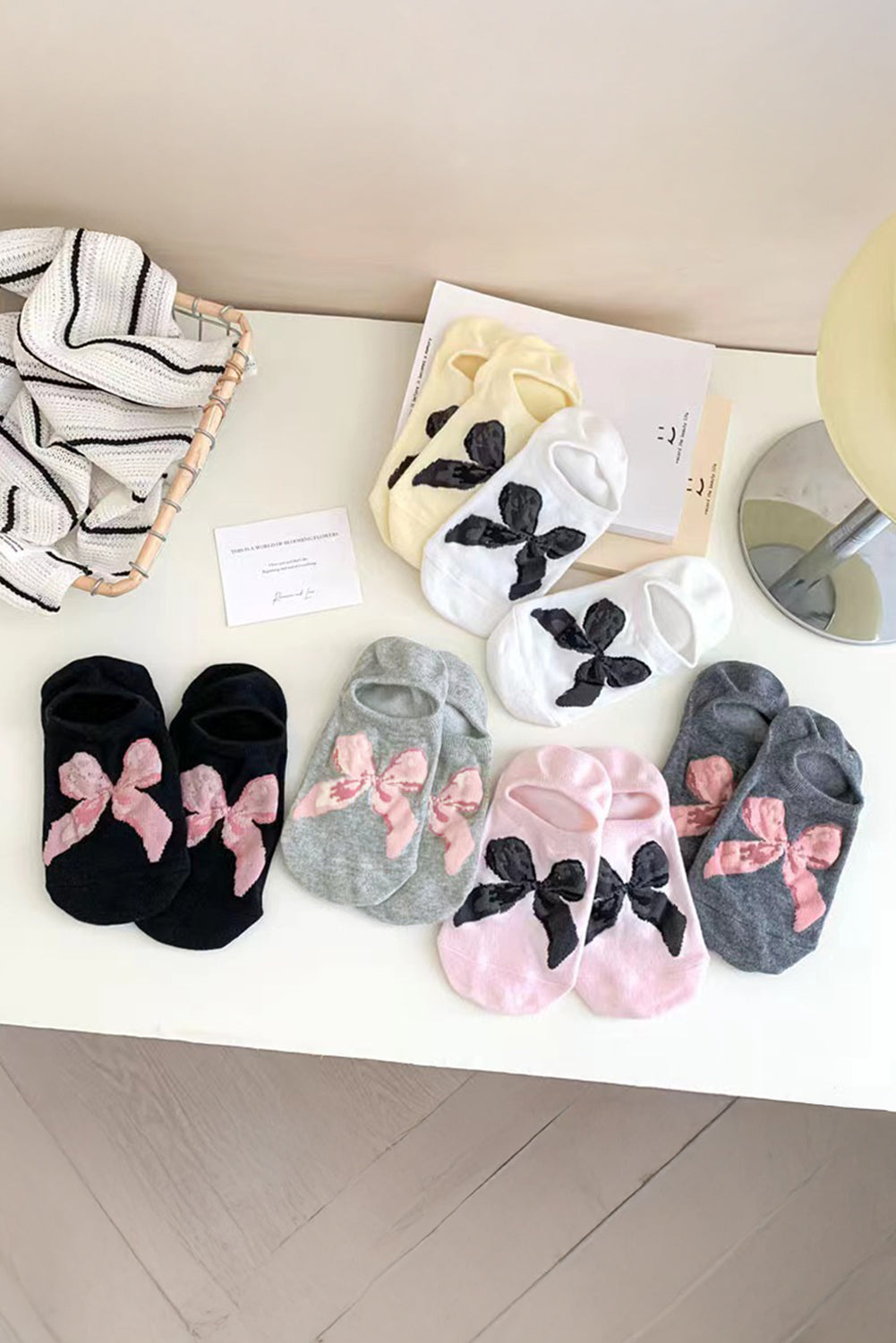 Bow Print Boat Socks