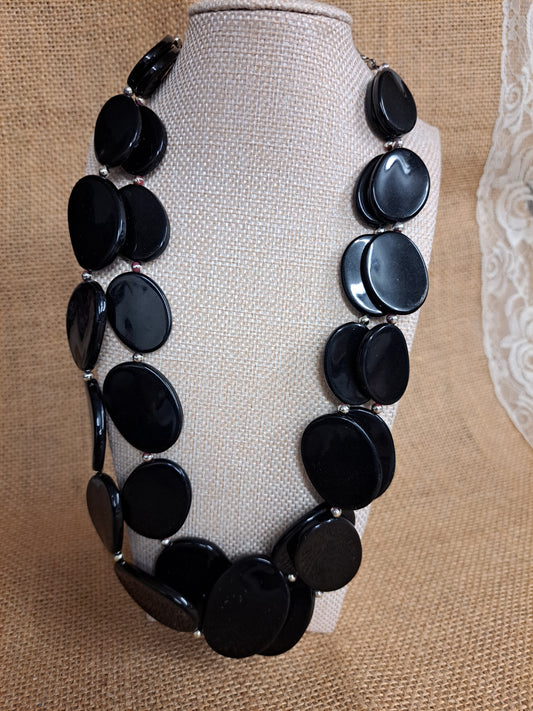 Black disc necklace *PL*