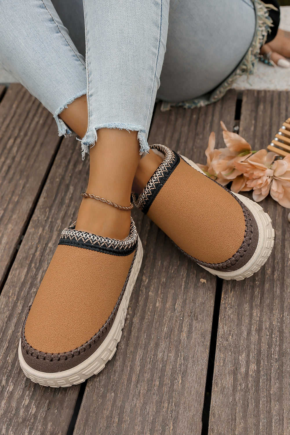 White Contrast Stitch Detail Plush Winter Clog Slippers