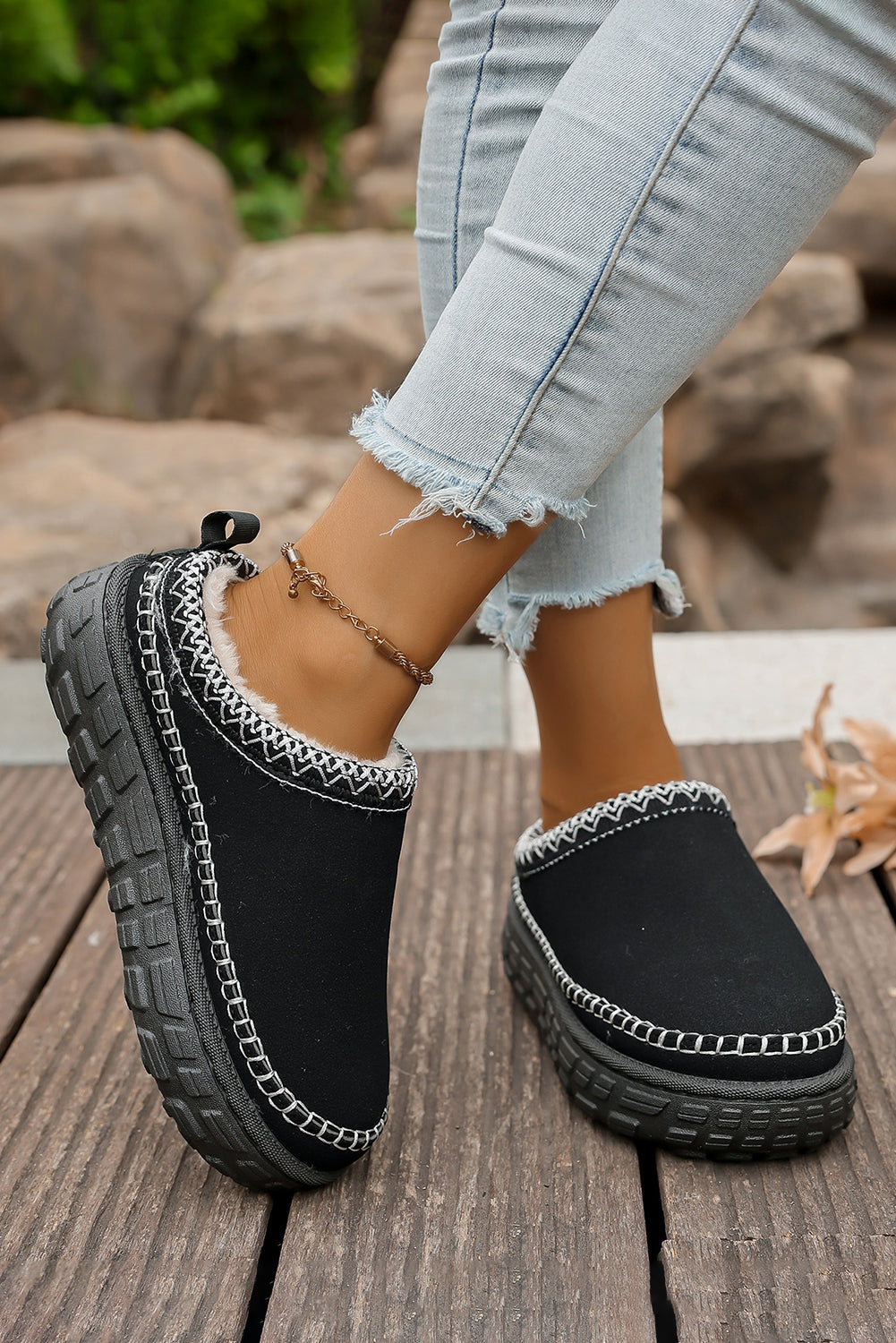 White Contrast Stitch Detail Plush Winter Clog Slippers