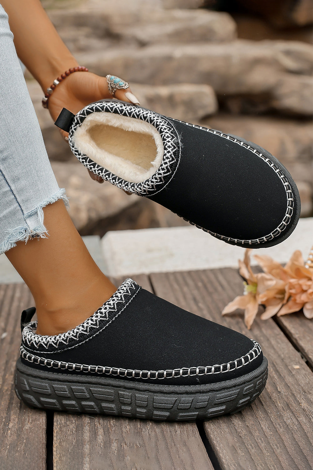 White Contrast Stitch Detail Plush Winter Clog Slippers