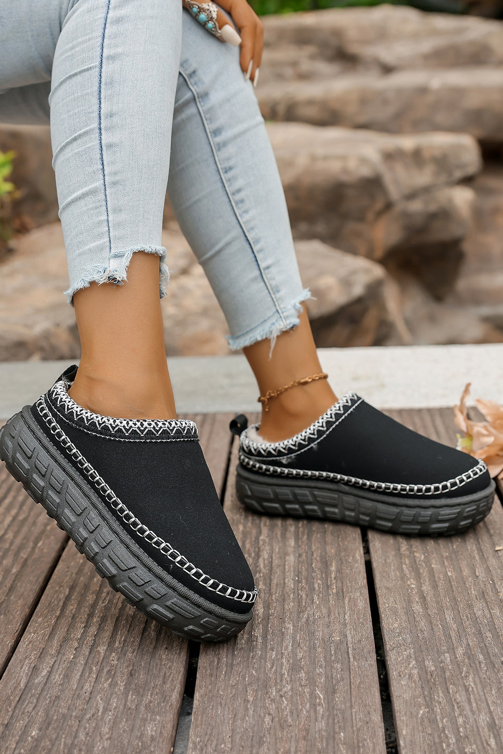 White Contrast Stitch Detail Plush Winter Clog Slippers